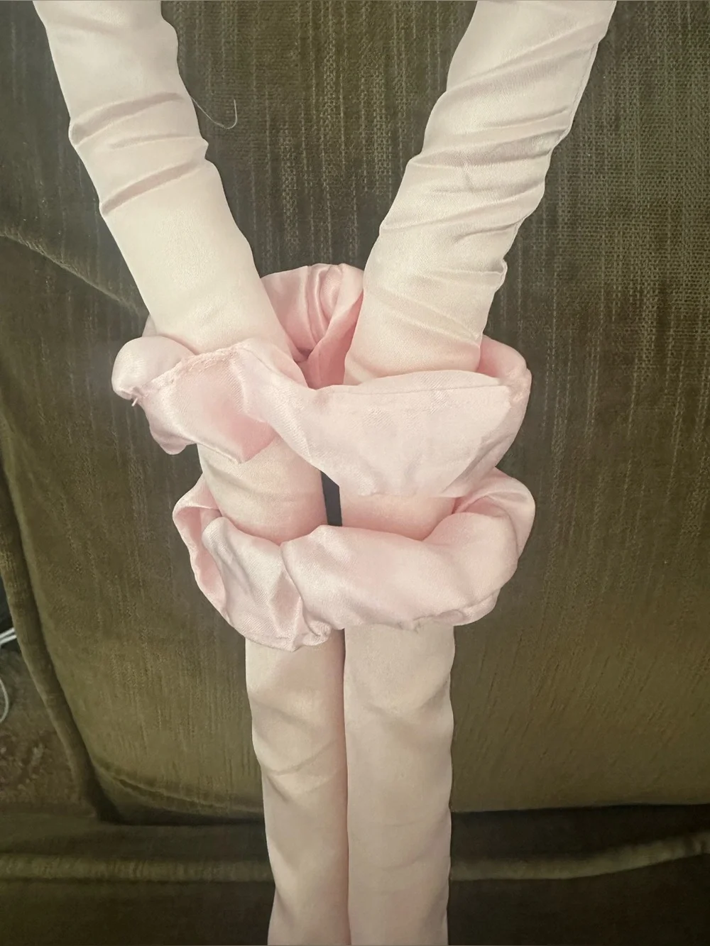 Pink satiny no heat curling rod/band with scrunchies set